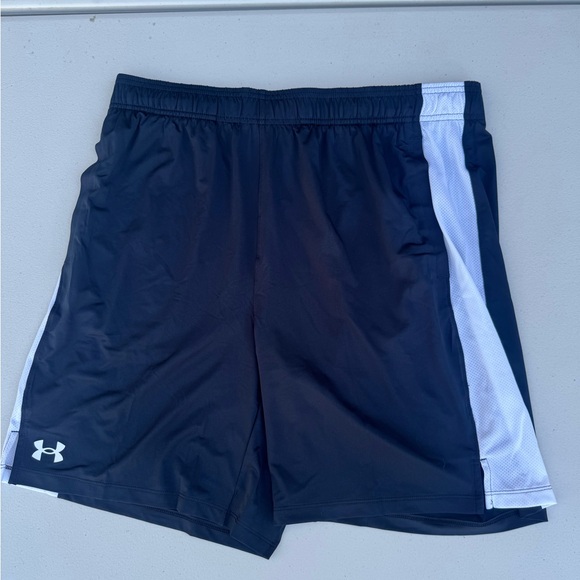 Under Armour Men's Athletic Shorts in Black and White (Size XL) NWOT - Picture 1 of 4